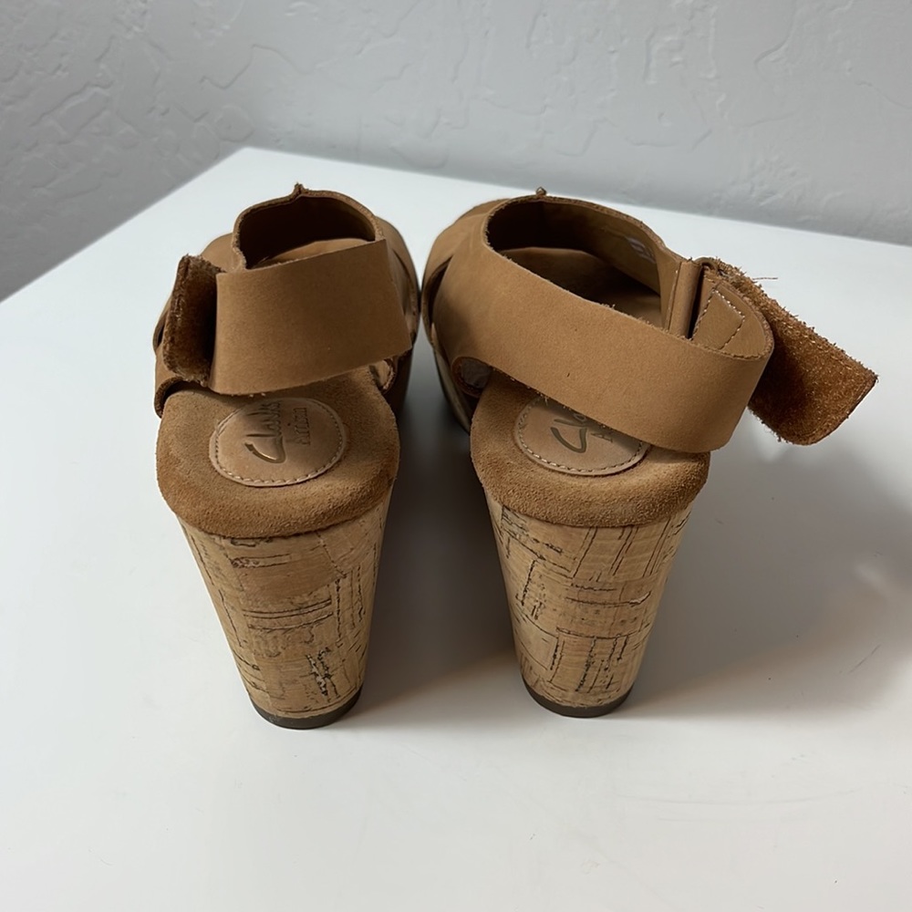 Clarks Tan Cork Wedge Sandals Size 9 - Picture 4 of 7